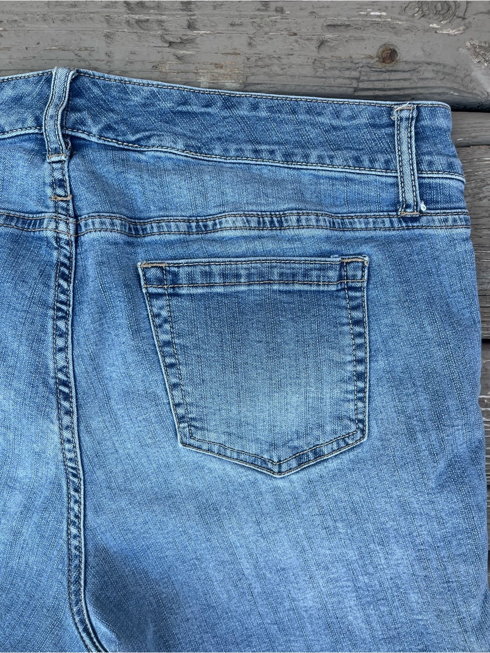 Torrid 5-Pocket Stretch Denim Jean Shorts Medium Wash Size 14 - Picture 6 of 8
